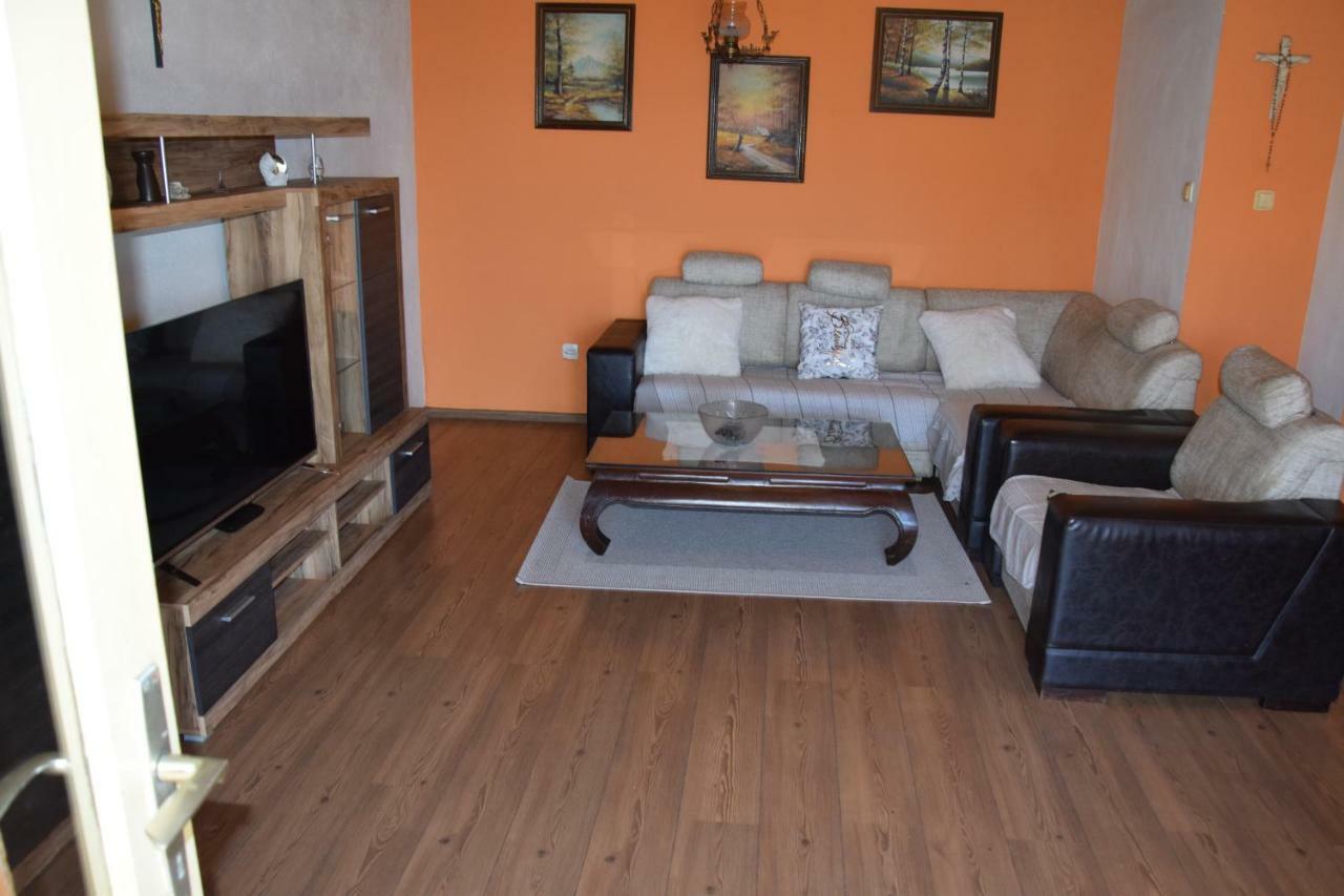 Linda 1 Apartment